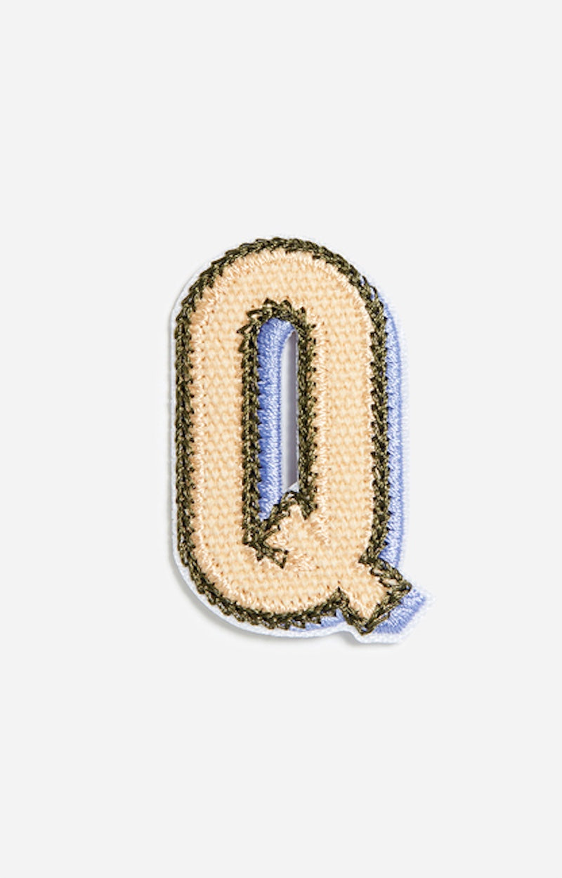 Q LETTER MULTICOLOR PATCH