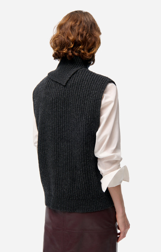 FINLEY SLEEVELESS SWEATER